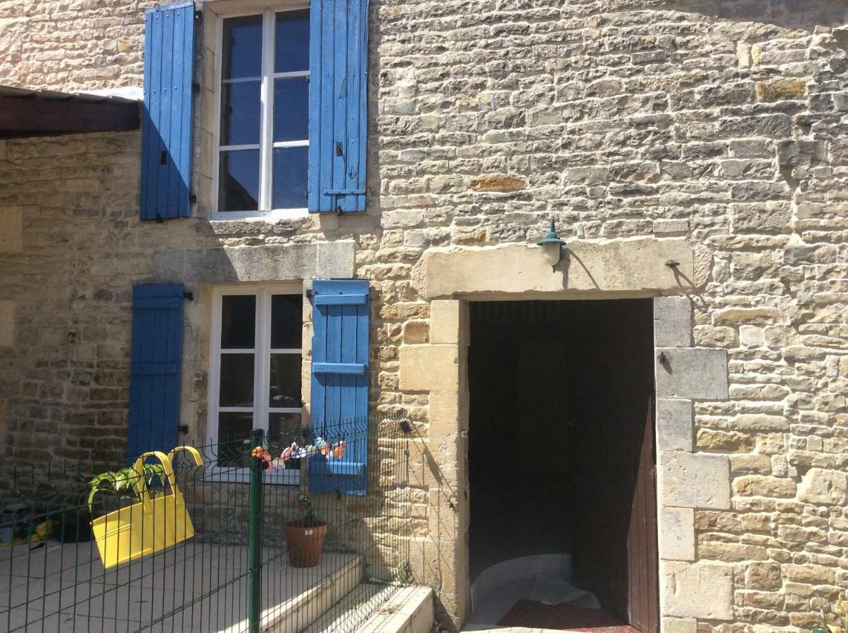 Le Petit Bijou Bed & Breakfast Saint-Fraigne Exterior photo