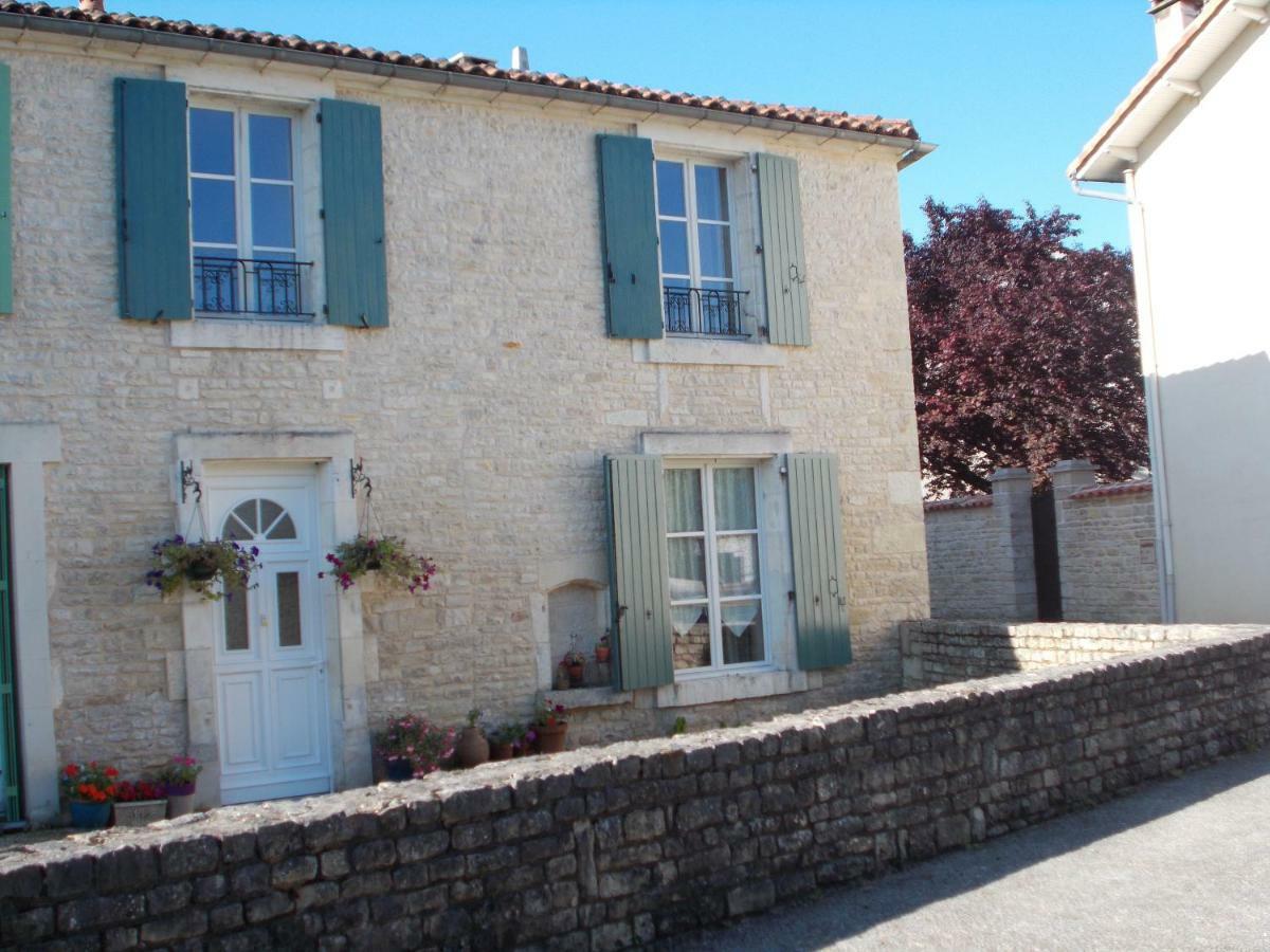 Le Petit Bijou Bed & Breakfast Saint-Fraigne Exterior photo